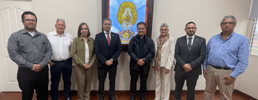 UCAT recibe visita oficial del Secretario de la Pontificia Comisión para América Latina