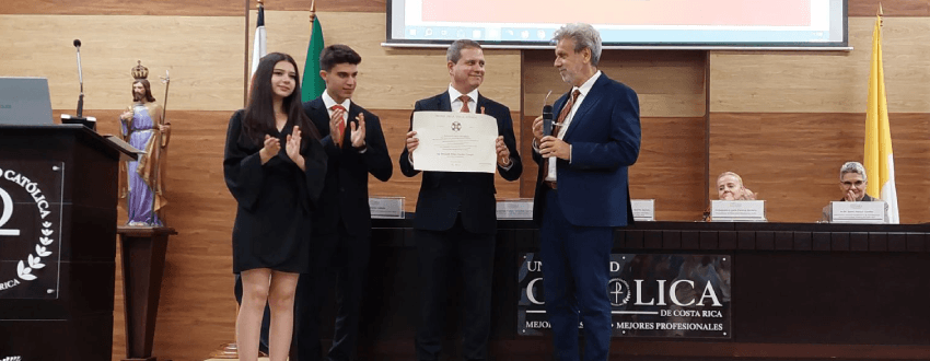 Rector Magnífico de la UCAT recibe la Orden de la Estrella por parte del Presidente de la República Italiana